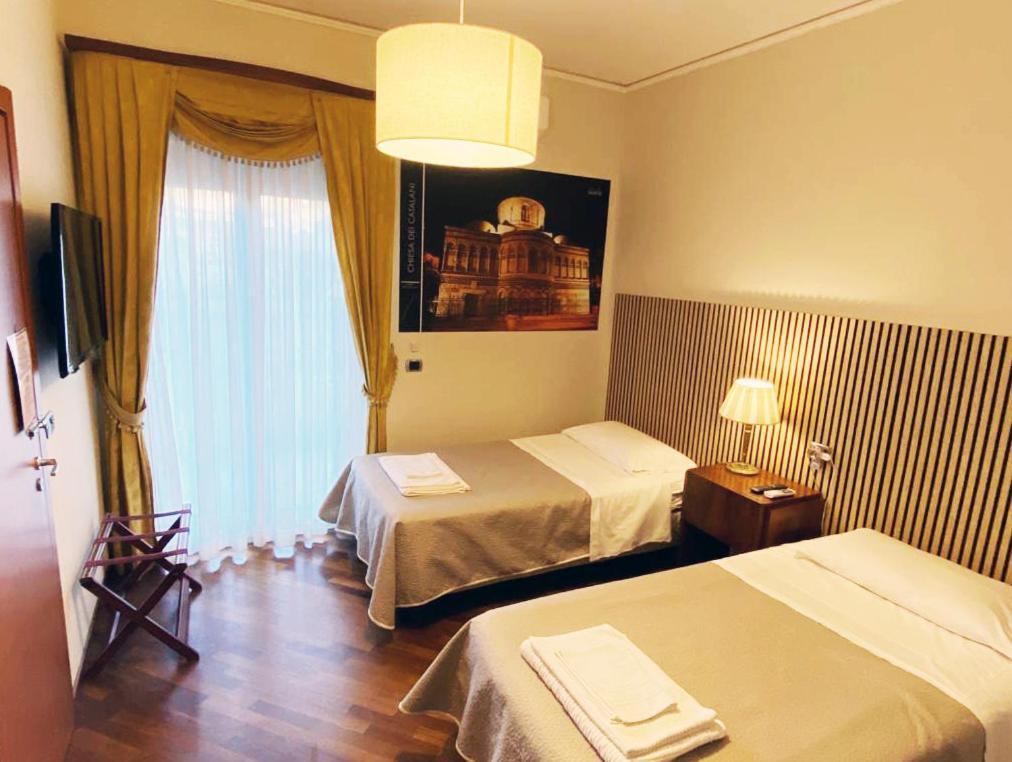 Casa Battisti Messina Guest House In Centro Citta, Ideale Per Famiglie O Gruppi Exterior photo