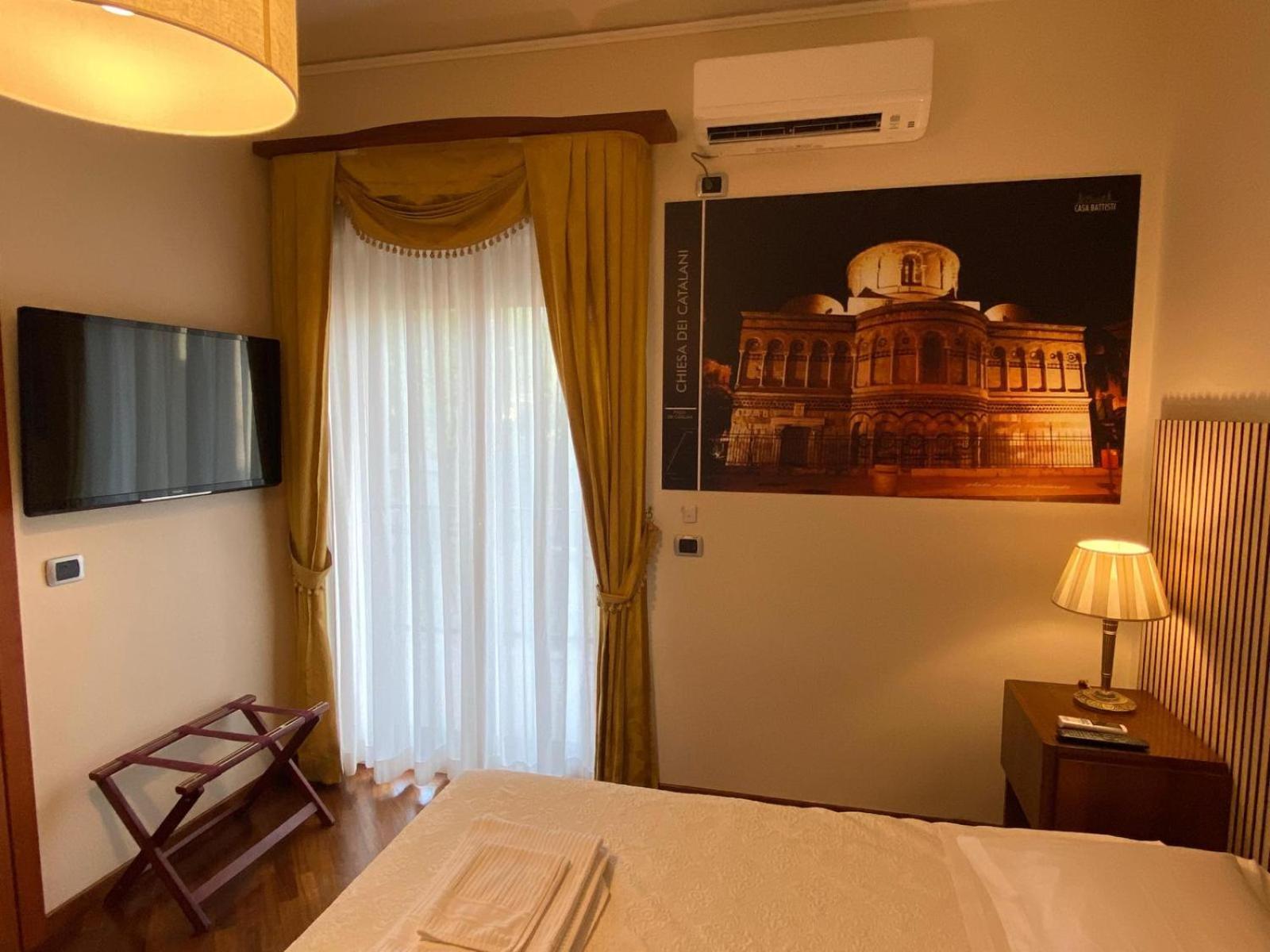 Casa Battisti Messina Guest House In Centro Citta, Ideale Per Famiglie O Gruppi Exterior photo