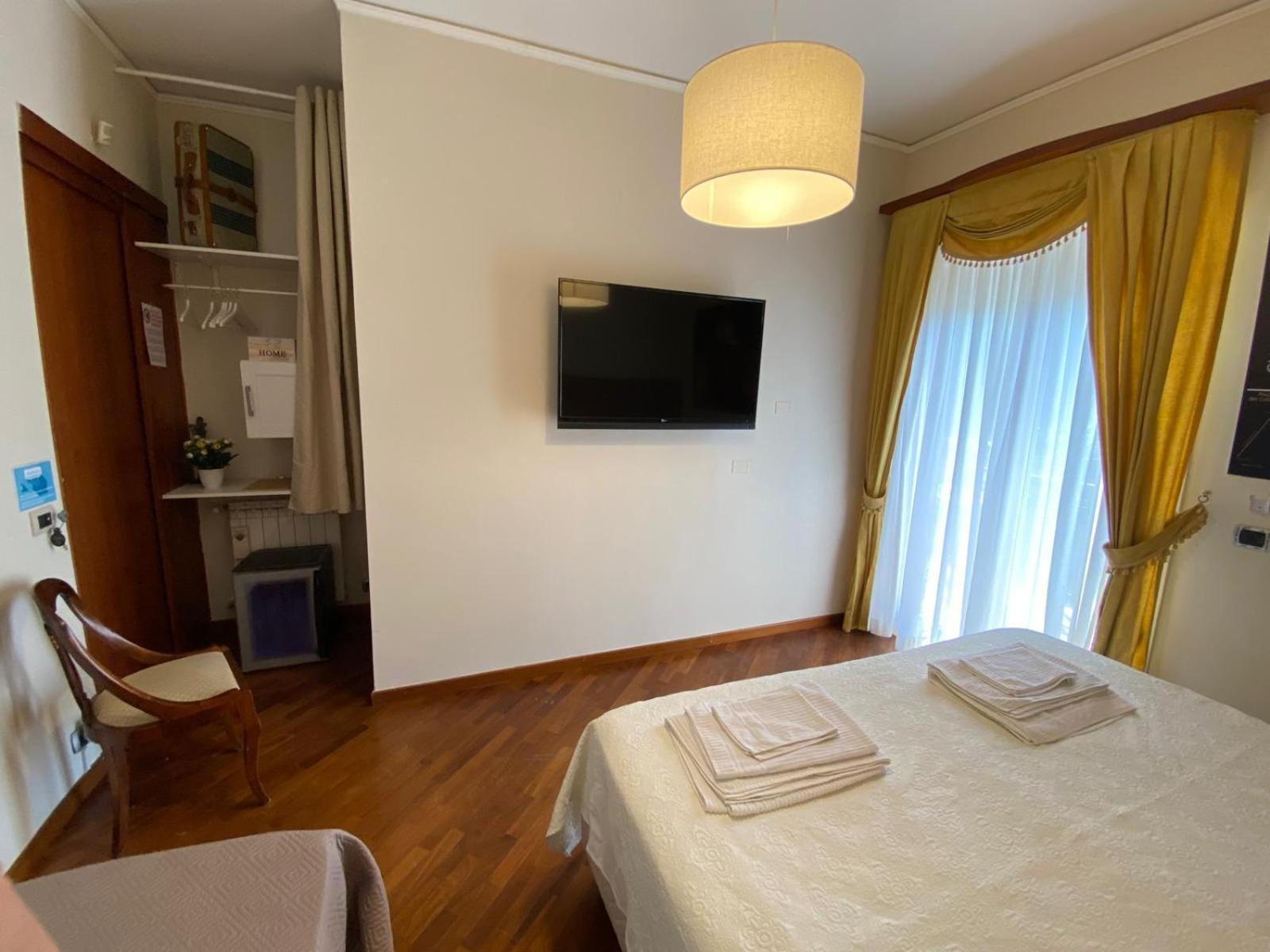 Casa Battisti Messina Guest House In Centro Citta, Ideale Per Famiglie O Gruppi Exterior photo